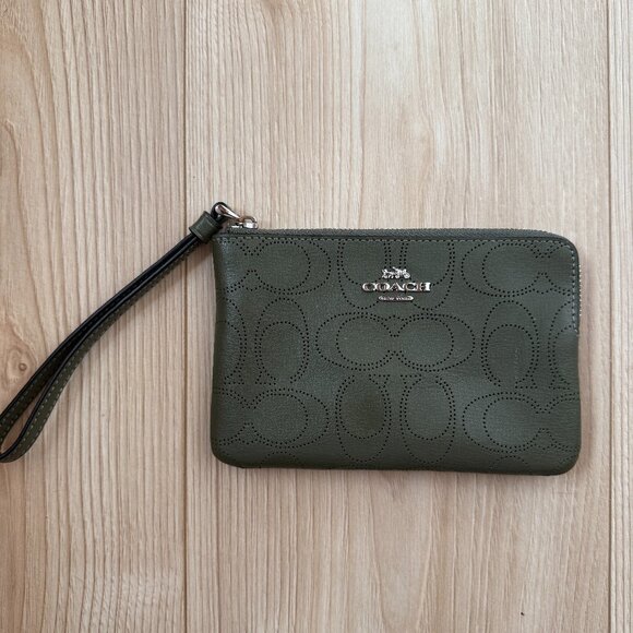 Coach Green Wristlet - Picture 1 of 2